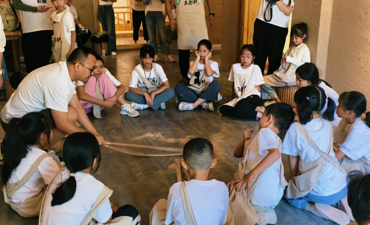 Preparing the traditional mud layer